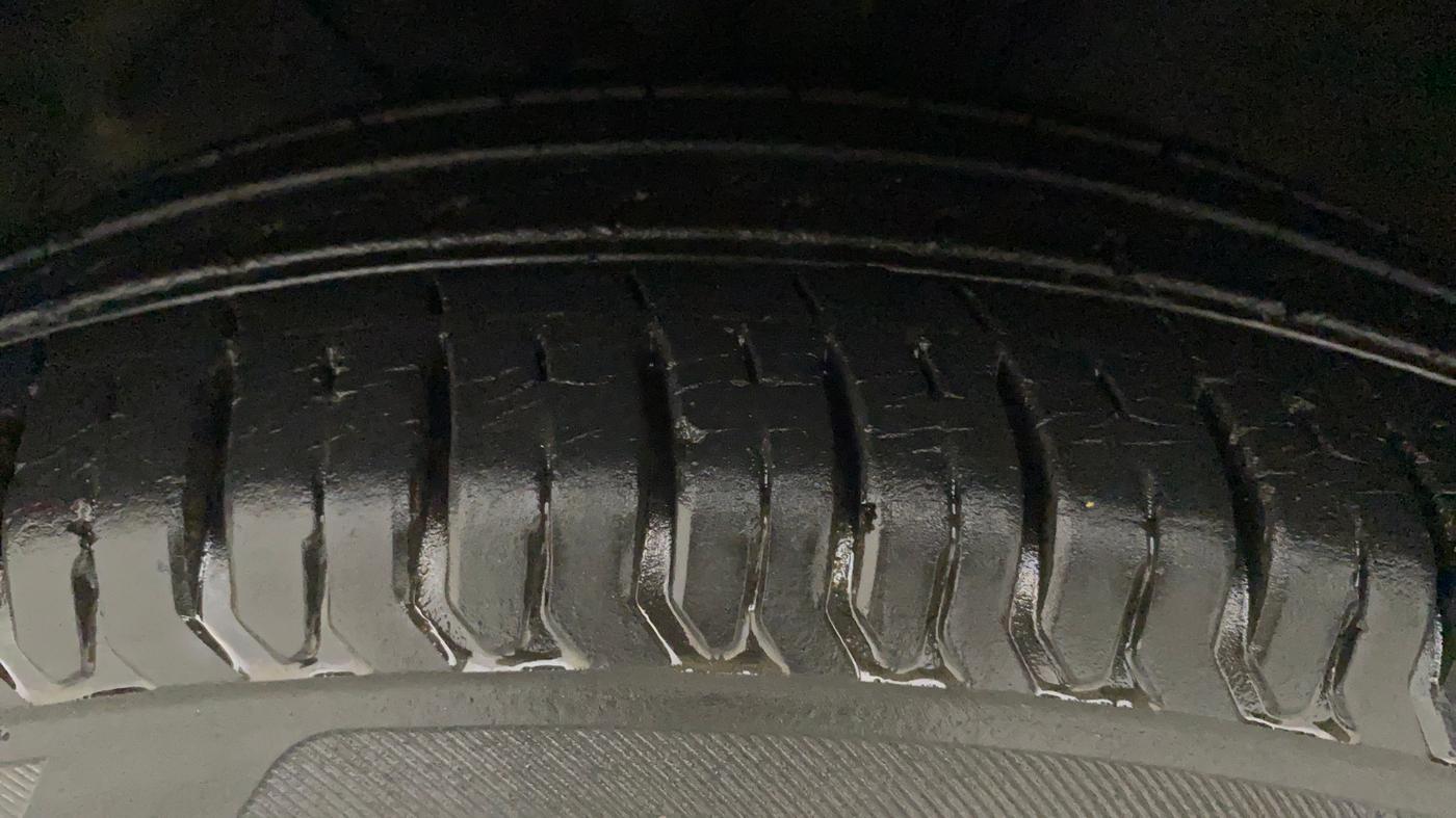 2017 Maruti Dzire VXI, Petrol, Manual, 15,118 km, Left Front Tyre Tread