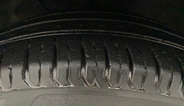 2017 Maruti Dzire VXI, Petrol, Manual, 15,118 km, Left Front Tyre Tread