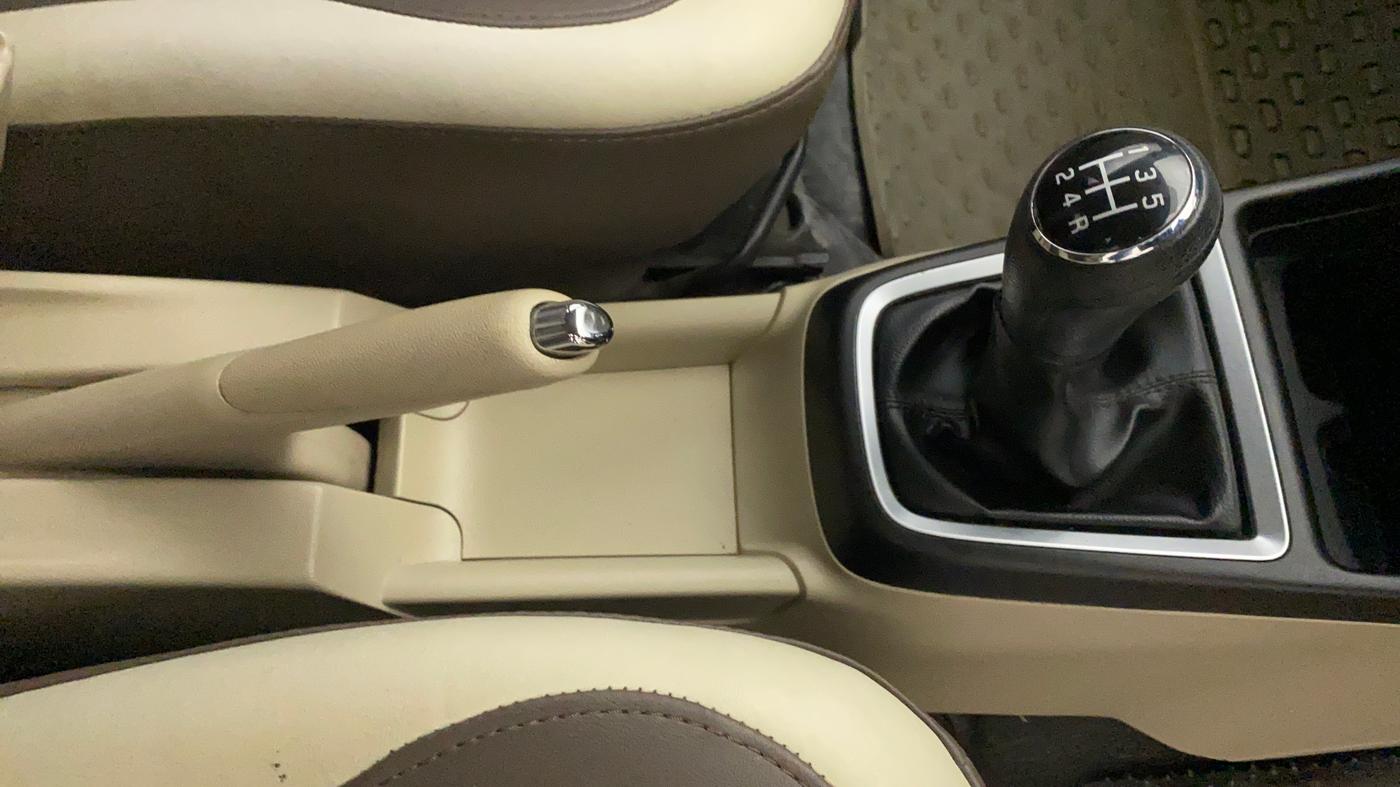 2017 Maruti Dzire VXI, Petrol, Manual, 15,118 km, Gear Lever