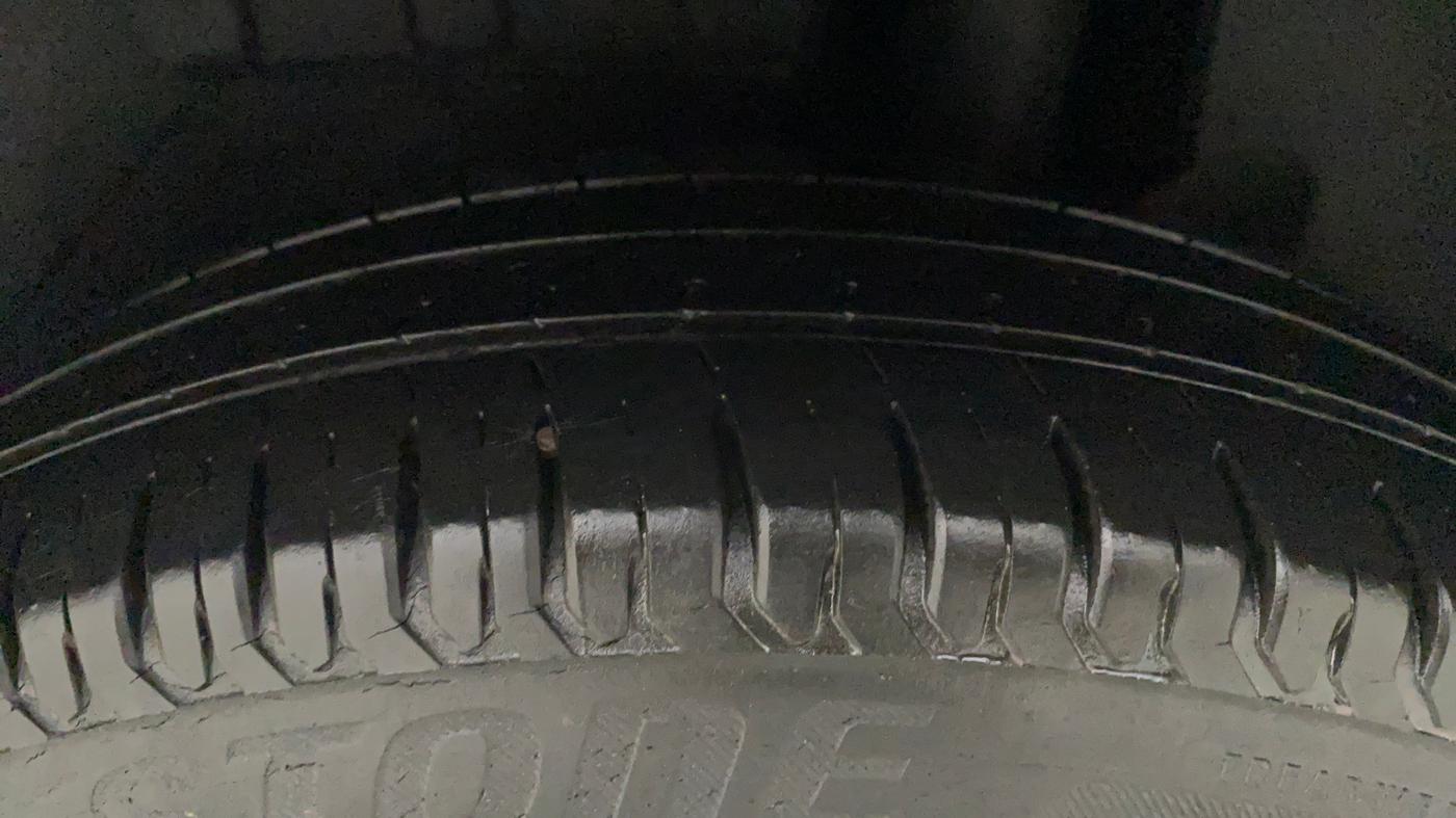 2017 Maruti Dzire VXI, Petrol, Manual, 15,118 km, Left Rear Tyre Tread