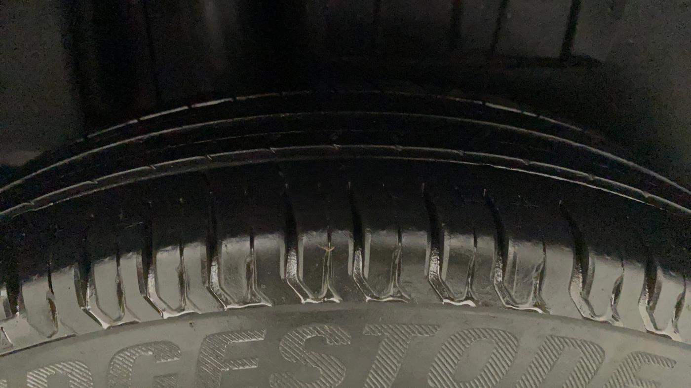 2017 Maruti Dzire VXI, Petrol, Manual, 15,118 km, Right Rear Tyre Tread