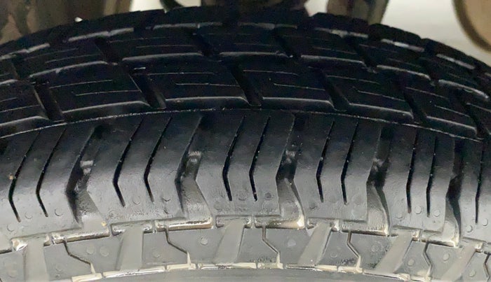 2010 Maruti Alto LXI, Petrol, Manual, 63,152 km, Right Rear Tyre Tread