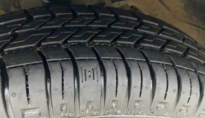 2010 Maruti Alto LXI, Petrol, Manual, 63,152 km, Left Front Tyre Tread