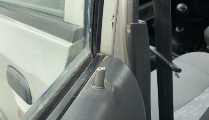 2010 Maruti Alto LXI, Petrol, Manual, 63,152 km, Lock system - Door lock knob has minor damage