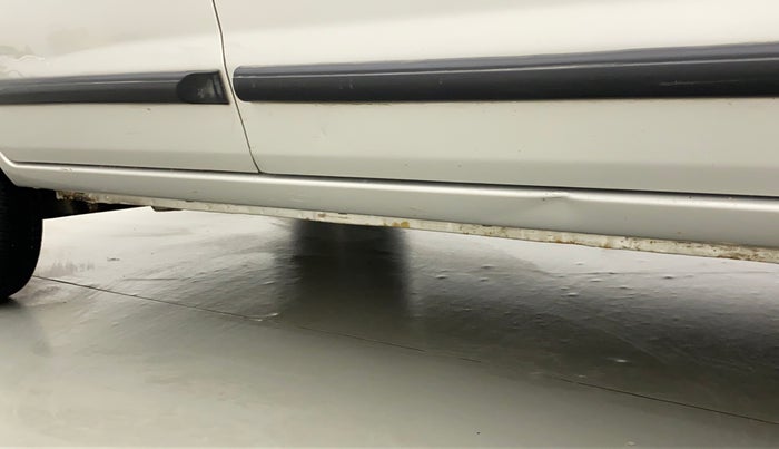 2010 Maruti Alto LXI, Petrol, Manual, 63,152 km, Right running board - Slightly dented