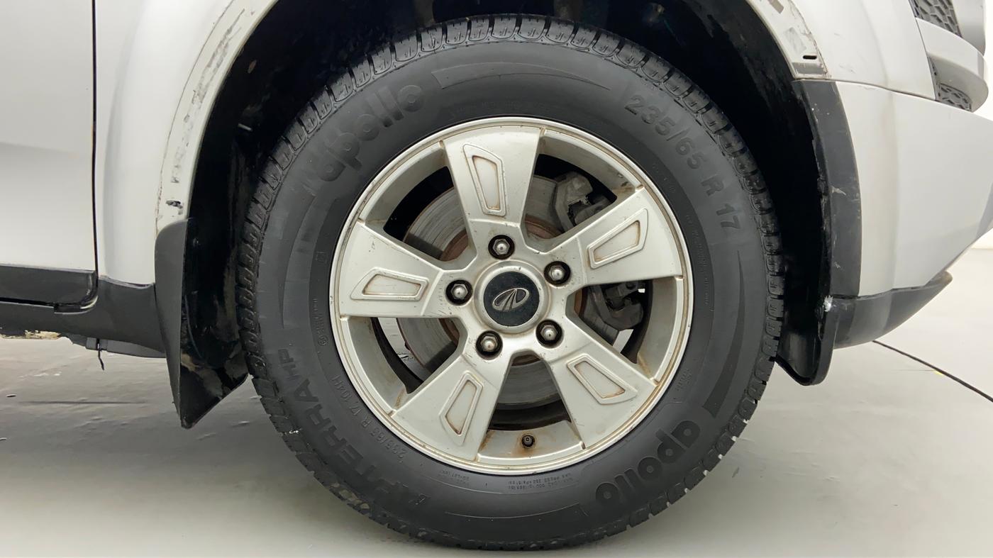 2015 Mahindra XUV500 W8 FWD, Diesel, Manual, 93,626 km, Right Front Wheel