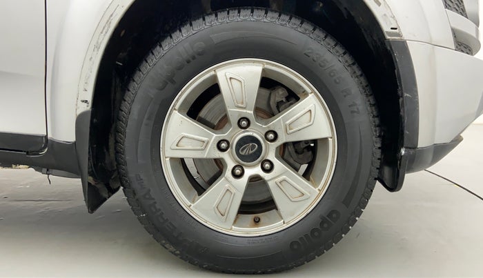 2015 Mahindra XUV500 W8 FWD, Diesel, Manual, 93,626 km, Right Front Wheel