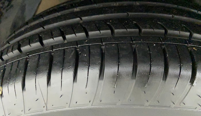 2015 Mahindra XUV500 W8 FWD, Diesel, Manual, 93,626 km, Left Front Tyre Tread