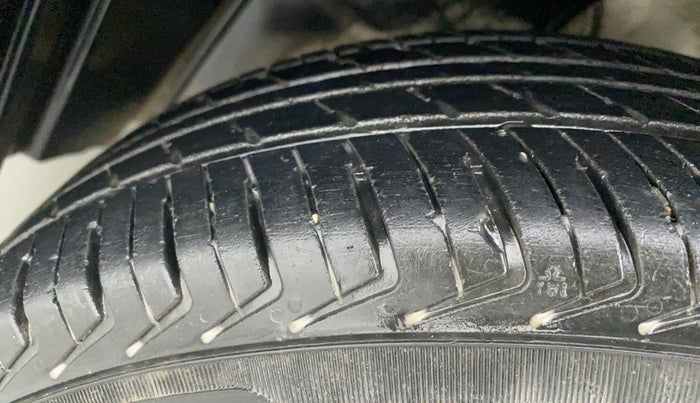2021 Maruti New Wagon-R LXI CNG 1.0 L, CNG, Manual, 33,889 km, Left Front Tyre Tread