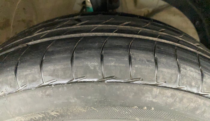 2019 Maruti Swift VXI, Petrol, Manual, 30,281 km, Right Front Tyre Tread