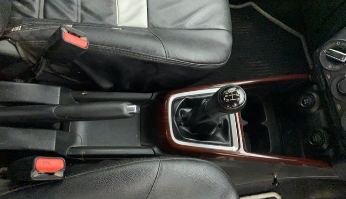 2019 Maruti Swift VXI, Petrol, Manual, 30,281 km, Flooring - Central console trim minor damage