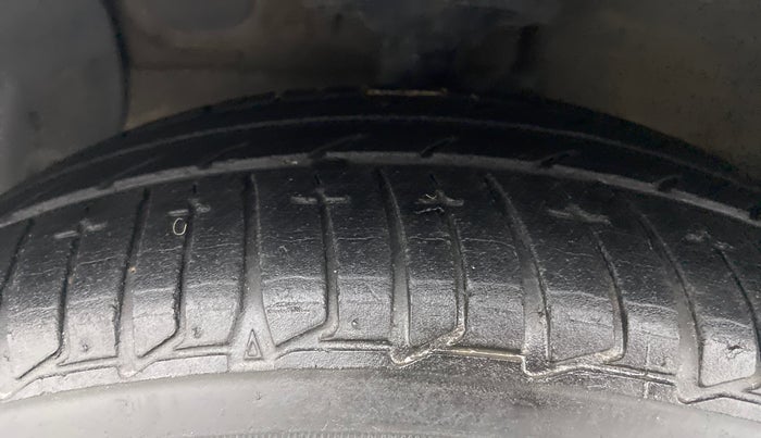 2014 Hyundai Xcent SX 1.2 OPT, Petrol, Manual, 63,875 km, Left Front Tyre Tread
