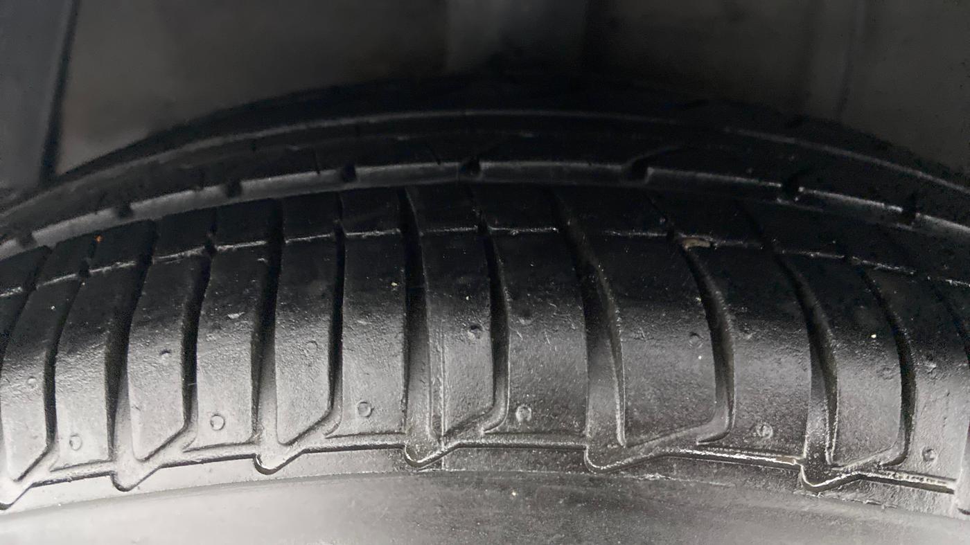 2014 Hyundai Xcent SX 1.2 OPT, Petrol, Manual, 63,875 km, Right Rear Tyre Tread
