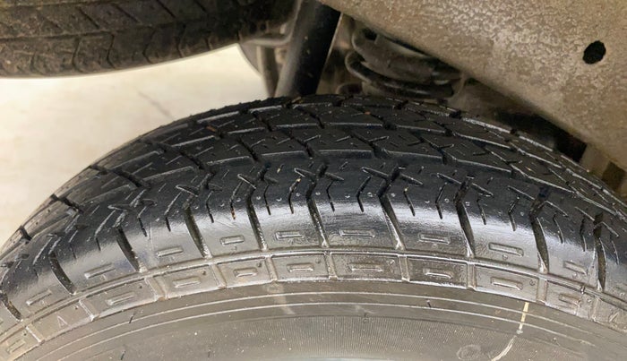 2016 Maruti Eeco 5 STR WITH A/C+HTR, Petrol, Manual, 15,816 km, Right Rear Tyre Tread