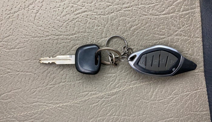 2016 Maruti Eeco 5 STR WITH A/C+HTR, Petrol, Manual, 15,816 km, Key Close Up