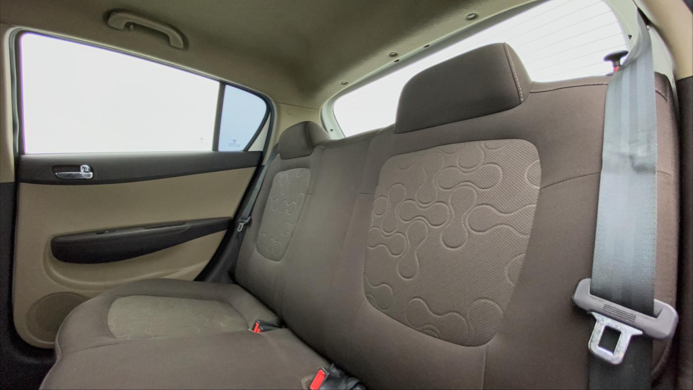 2010 Hyundai i20 MAGNA O 1.2, Petrol, Manual, 74,961 km, Right Side Rear Door Cabin