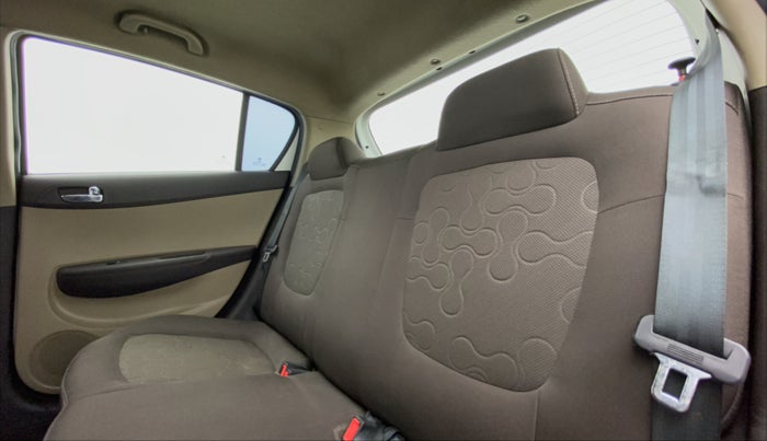 2010 Hyundai i20 MAGNA O 1.2, Petrol, Manual, 74,961 km, Right Side Rear Door Cabin