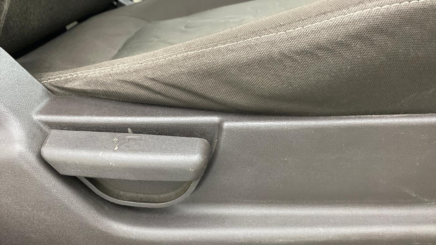 2010 Hyundai i20 MAGNA O 1.2, Petrol, Manual, 74,961 km, Driver Side Adjustment Panel