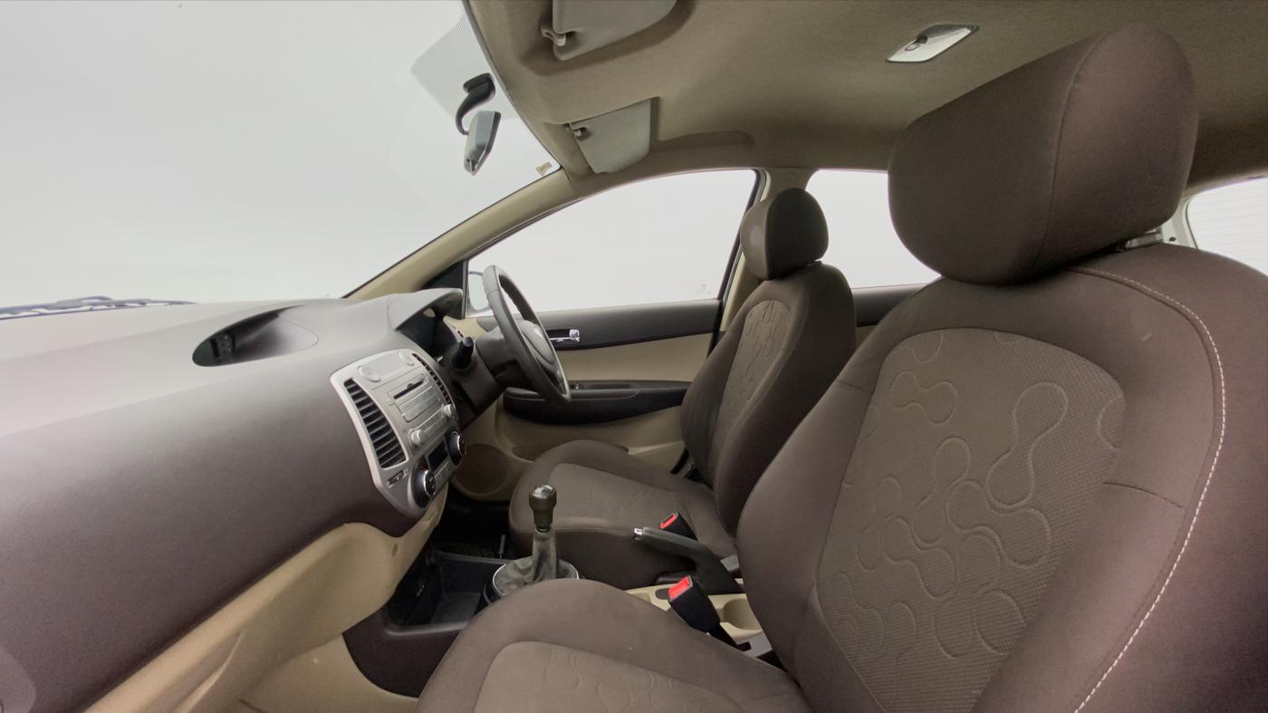 2010 Hyundai i20 MAGNA O 1.2, Petrol, Manual, 74,961 km, Right Side Front Door Cabin
