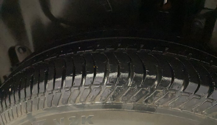 2015 Maruti Swift Dzire VXI, Petrol, Manual, 78,965 km, Left Rear Tyre Tread