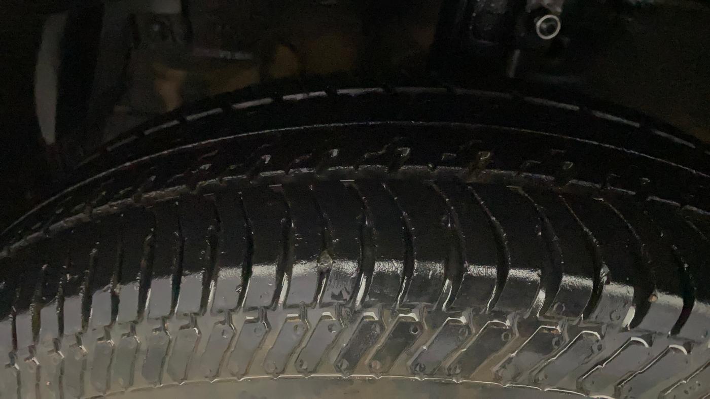 2015 Maruti Swift Dzire VXI, Petrol, Manual, 78,965 km, Left Front Tyre Tread