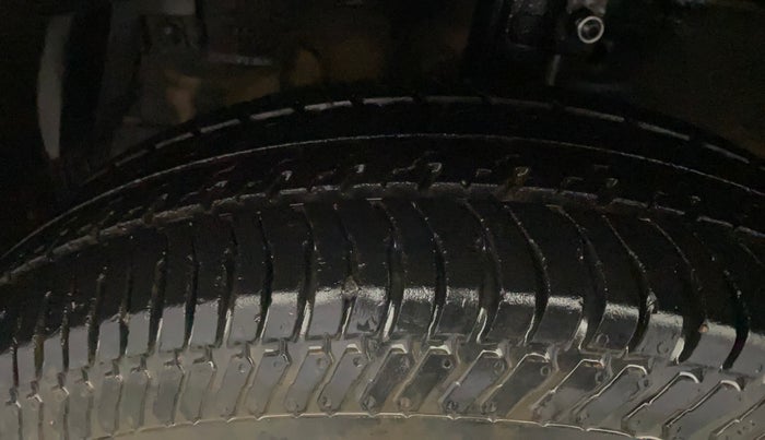 2015 Maruti Swift Dzire VXI, Petrol, Manual, 78,965 km, Left Front Tyre Tread
