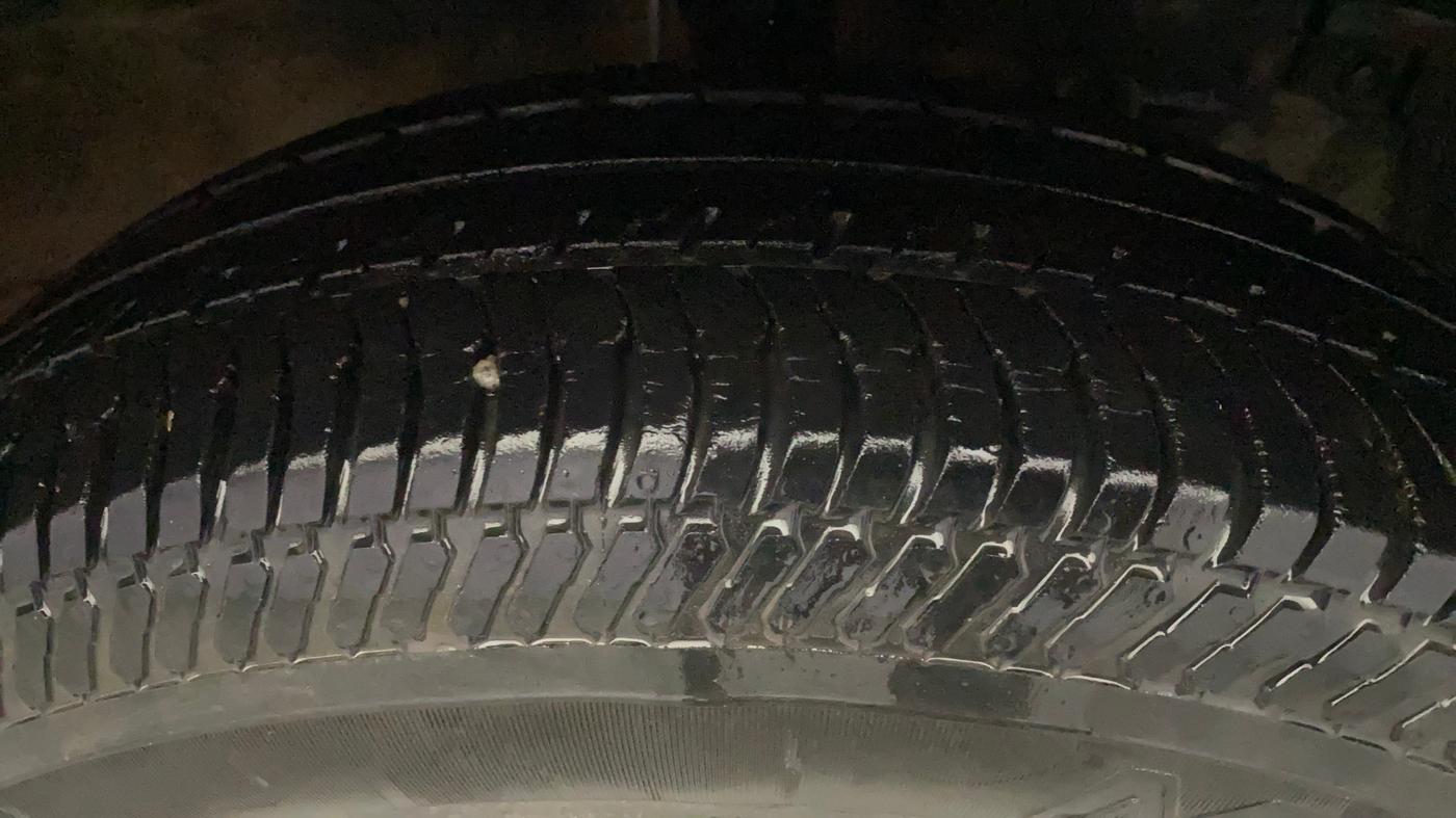 2015 Maruti Swift Dzire VXI, Petrol, Manual, 78,965 km, Right Front Tyre Tread