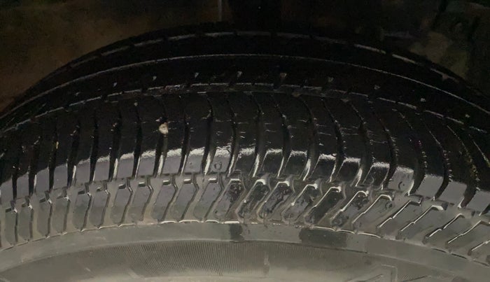 2015 Maruti Swift Dzire VXI, Petrol, Manual, 78,965 km, Right Front Tyre Tread