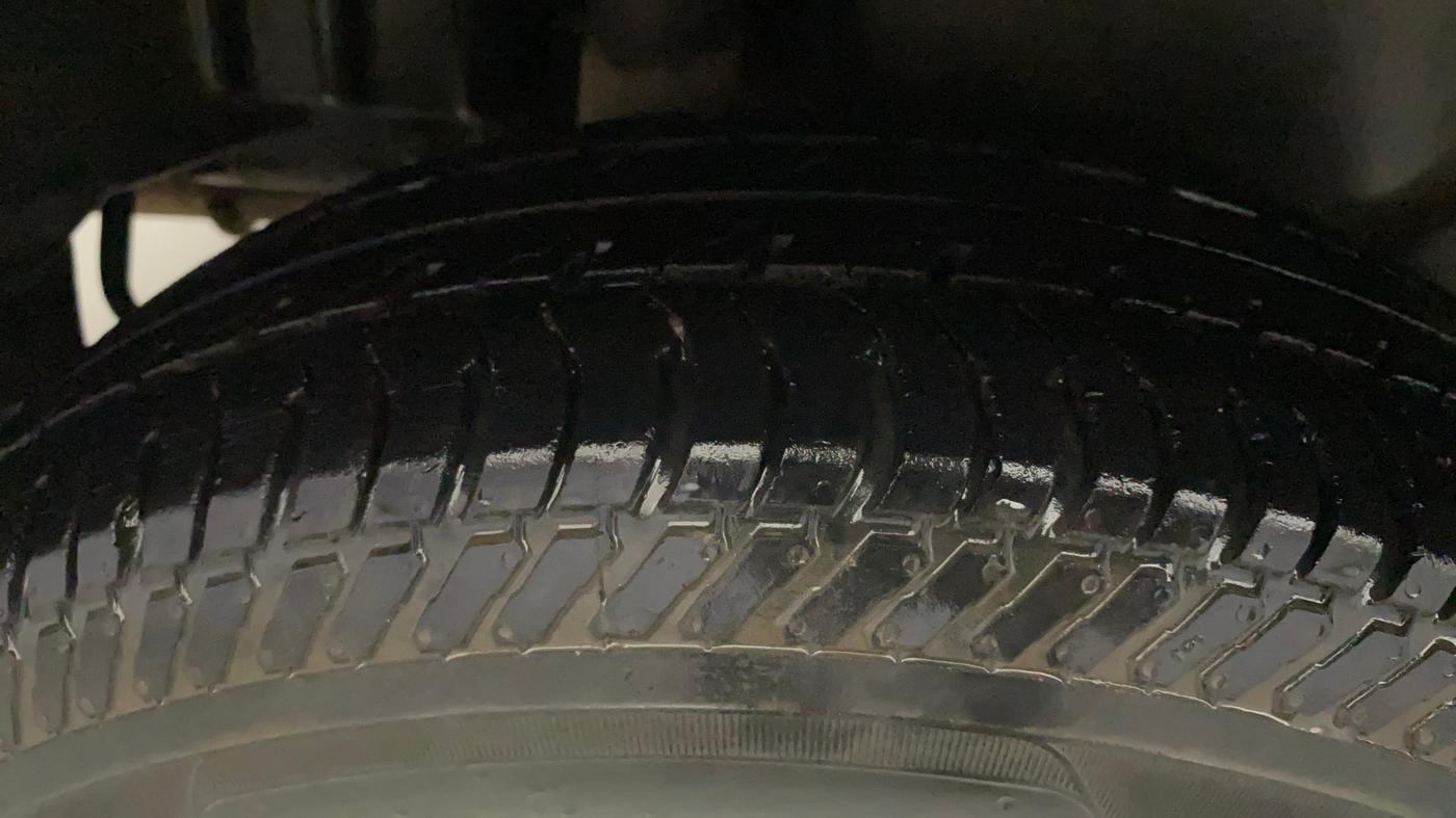 2015 Maruti Swift Dzire VXI, Petrol, Manual, 78,965 km, Right Rear Tyre Tread