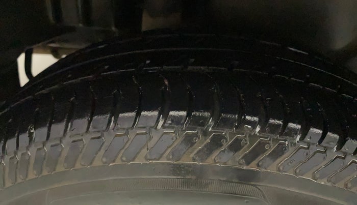 2015 Maruti Swift Dzire VXI, Petrol, Manual, 78,965 km, Right Rear Tyre Tread