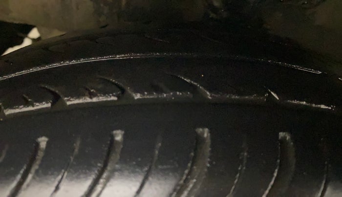 2013 Chevrolet Spark LT 1.0, Petrol, Manual, 73,370 km, Left Front Tyre Tread