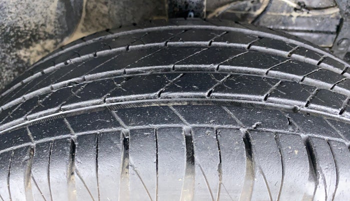 2020 Maruti Vitara Brezza ZXI AT SHVS, Petrol, Automatic, 17,926 km, Right Front Tyre Tread