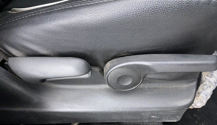 2020 Maruti Vitara Brezza ZXI AT SHVS, Petrol, Automatic, 17,926 km, Driver Side Adjustment Panel