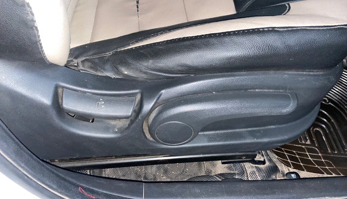 2014 Hyundai Elite i20 ASTA 1.2, Petrol, Manual, 1,07,721 km, Driver Side Adjustment Panel