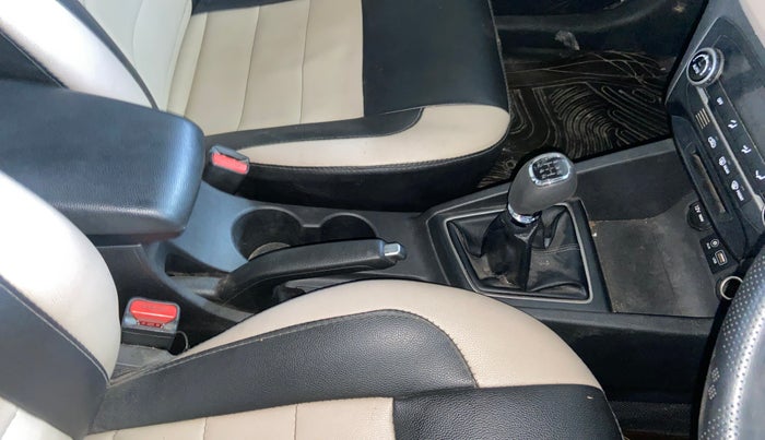 2014 Hyundai Elite i20 ASTA 1.2, Petrol, Manual, 1,07,721 km, Gear Lever