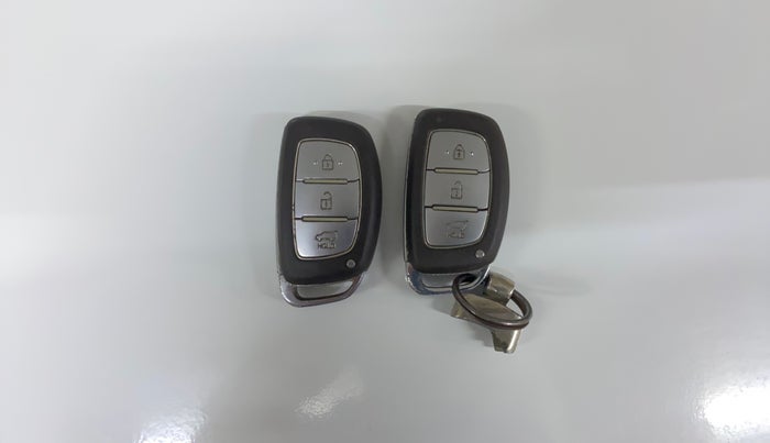 2014 Hyundai Elite i20 ASTA 1.2, Petrol, Manual, 1,07,721 km, Key Close Up