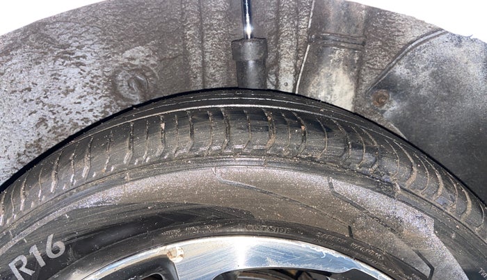 2014 Hyundai Elite i20 ASTA 1.2, Petrol, Manual, 1,07,721 km, Left Rear Tyre Tread