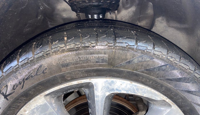 2014 Hyundai Elite i20 ASTA 1.2, Petrol, Manual, 1,07,721 km, Right Front Tyre Tread