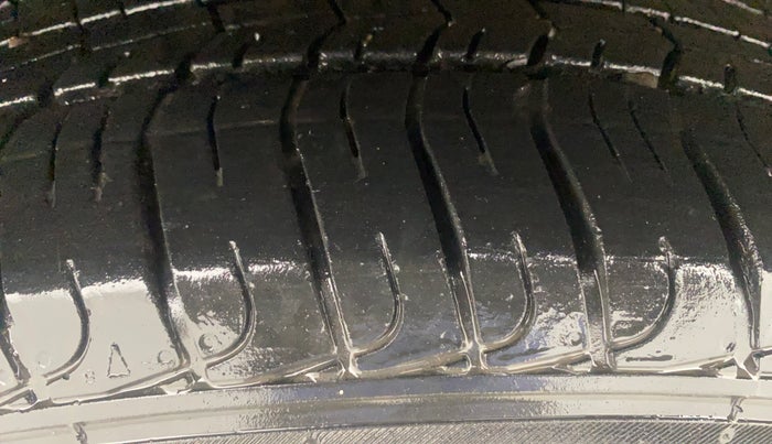 2017 Hyundai Creta SX PLUS AT 1.6 PETROL, Petrol, Automatic, 1,11,538 km, Right Rear Tyre Tread