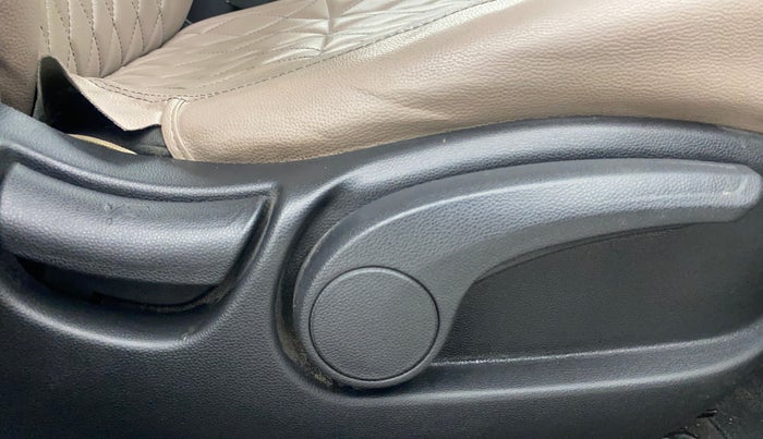 2017 Hyundai Creta SX PLUS AT 1.6 PETROL, Petrol, Automatic, 1,11,538 km, Driver Side Adjustment Panel