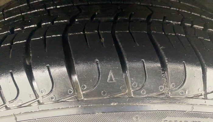 2017 Hyundai Creta SX PLUS AT 1.6 PETROL, Petrol, Automatic, 1,11,538 km, Right Front Tyre Tread