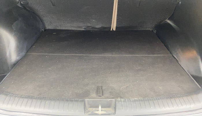 2017 Hyundai Creta SX PLUS AT 1.6 PETROL, Petrol, Automatic, 1,11,538 km, Boot Inside