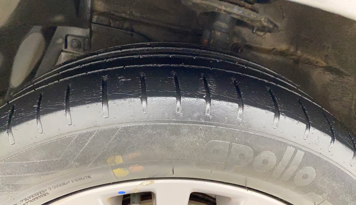 2017 Maruti Ciaz ALPHA 1.4 PETROL, Petrol, Manual, 54,264 km, Left Front Tyre Tread