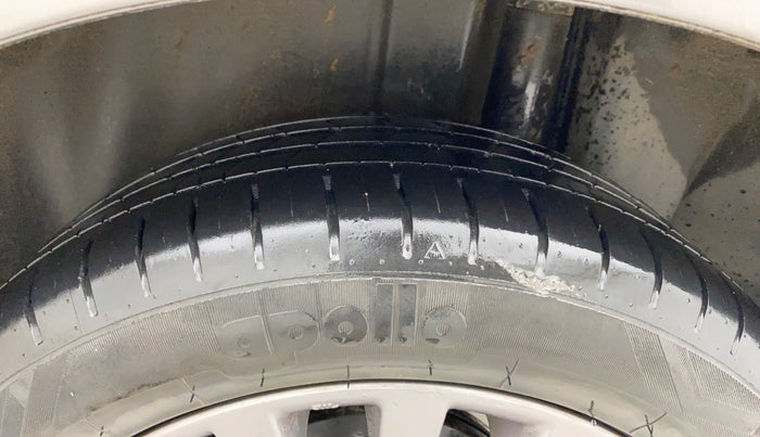 2017 Maruti Ciaz ALPHA 1.4 PETROL, Petrol, Manual, 54,264 km, Left Rear Tyre Tread