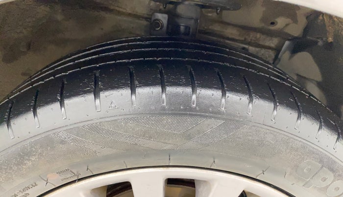 2017 Maruti Ciaz ALPHA 1.4 PETROL, Petrol, Manual, 54,264 km, Right Front Tyre Tread