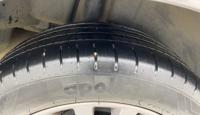 2017 Maruti Ciaz ALPHA 1.4 PETROL, Petrol, Manual, 54,264 km, Right Rear Tyre Tread