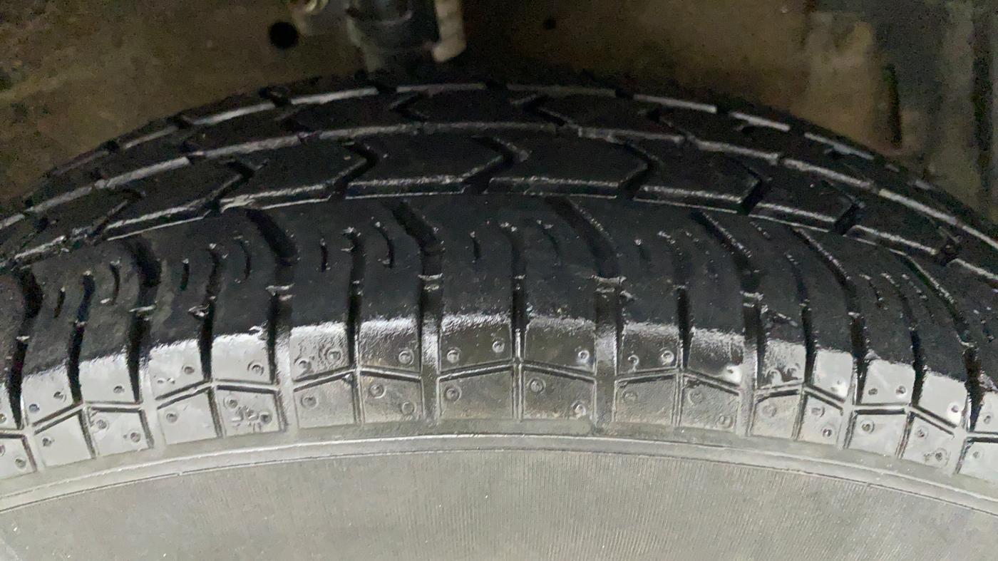 2015 Maruti Swift Dzire VXI, Petrol, Manual, 89,917 km, Right Front Tyre Tread