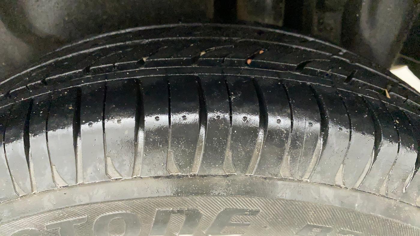 2015 Maruti Swift Dzire VXI, Petrol, Manual, 89,917 km, Left Rear Tyre Tread