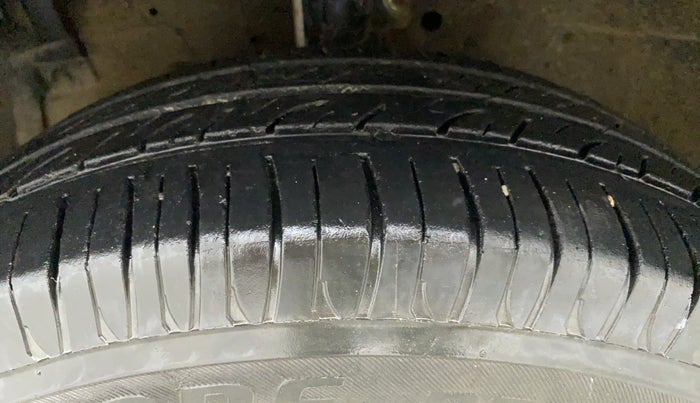 2015 Maruti Swift Dzire VXI, Petrol, Manual, 89,917 km, Left Front Tyre Tread