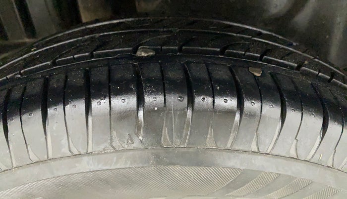 2015 Maruti Swift Dzire VXI, Petrol, Manual, 89,917 km, Right Rear Tyre Tread